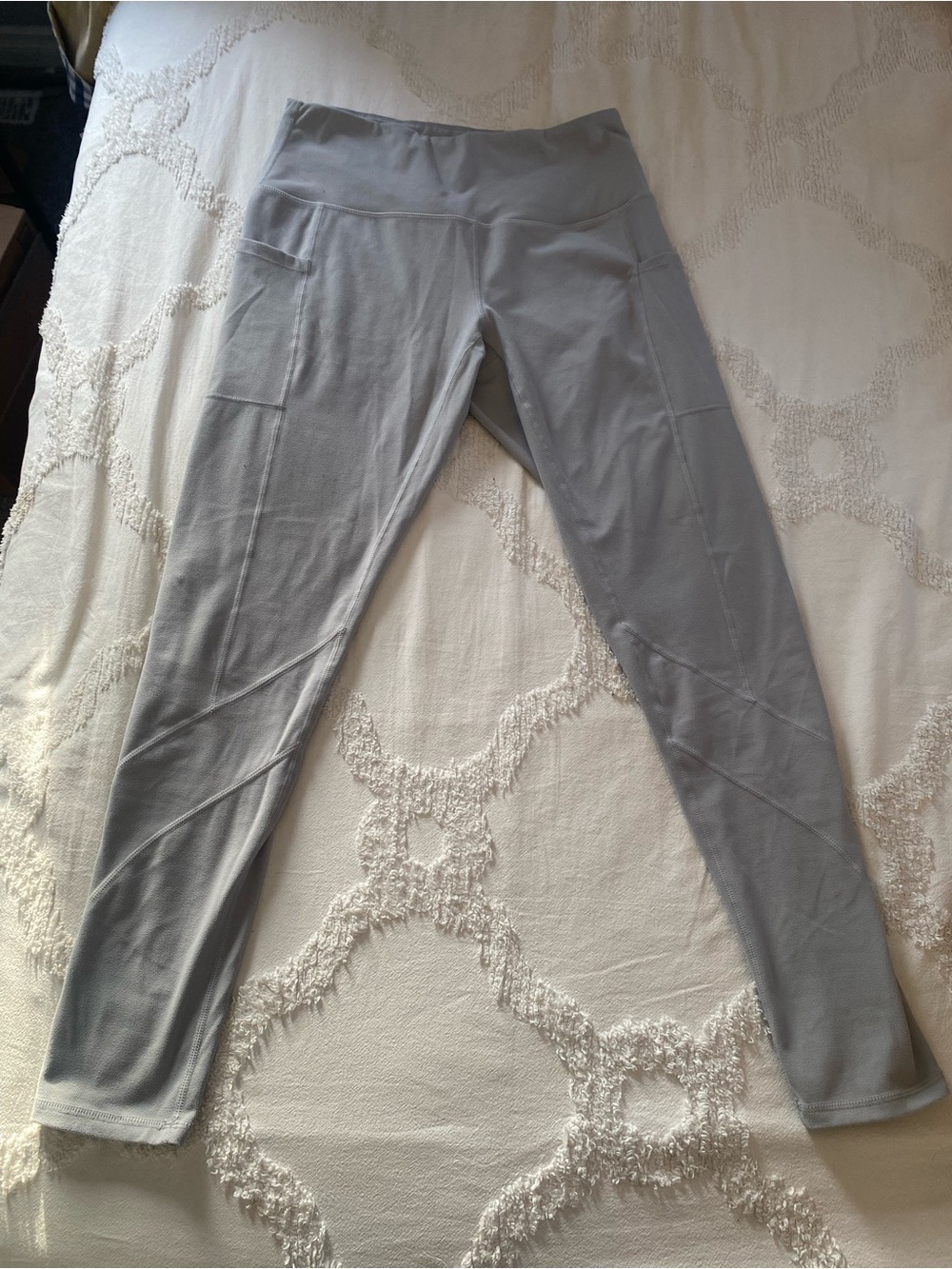 Light Gray Yoga Leggings with Side Pockets